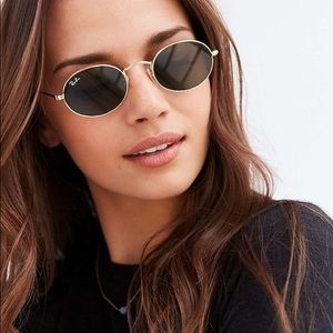 Oval Ray-Ban sunglasses w case